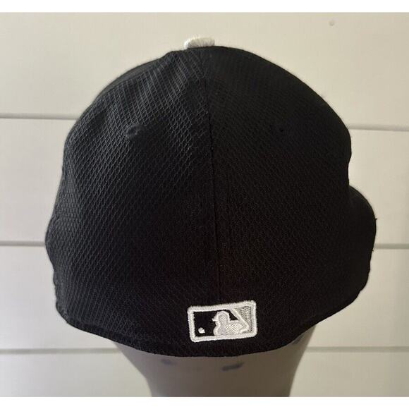 Chicago White Sox MLB Baseball New Era Fitted Hat 7 1/8 - Picture 3 of 8